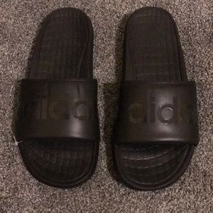 New men’s Adidas flip-flops sandals